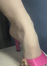  👠